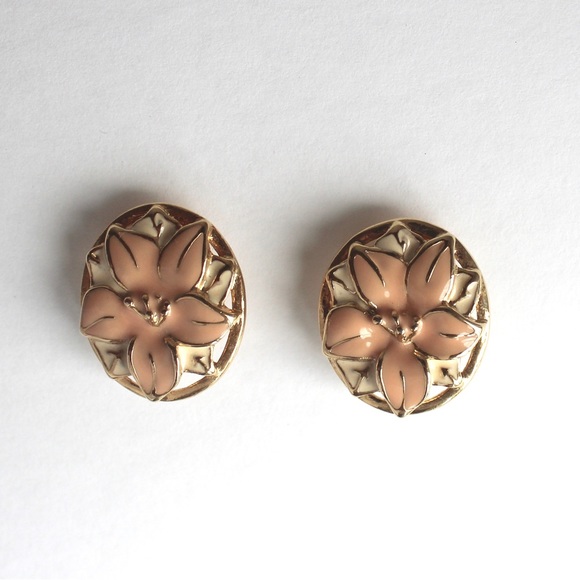 Vintage Gold Tone Enamel Earrings Clip On, Peach Cream Flowers, Pink Pair - Picture 1 of 7